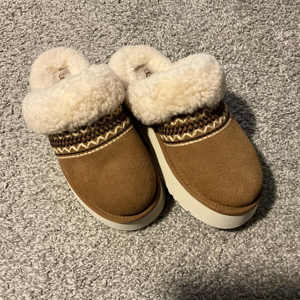 UGG Disquette Limited Edition size 7